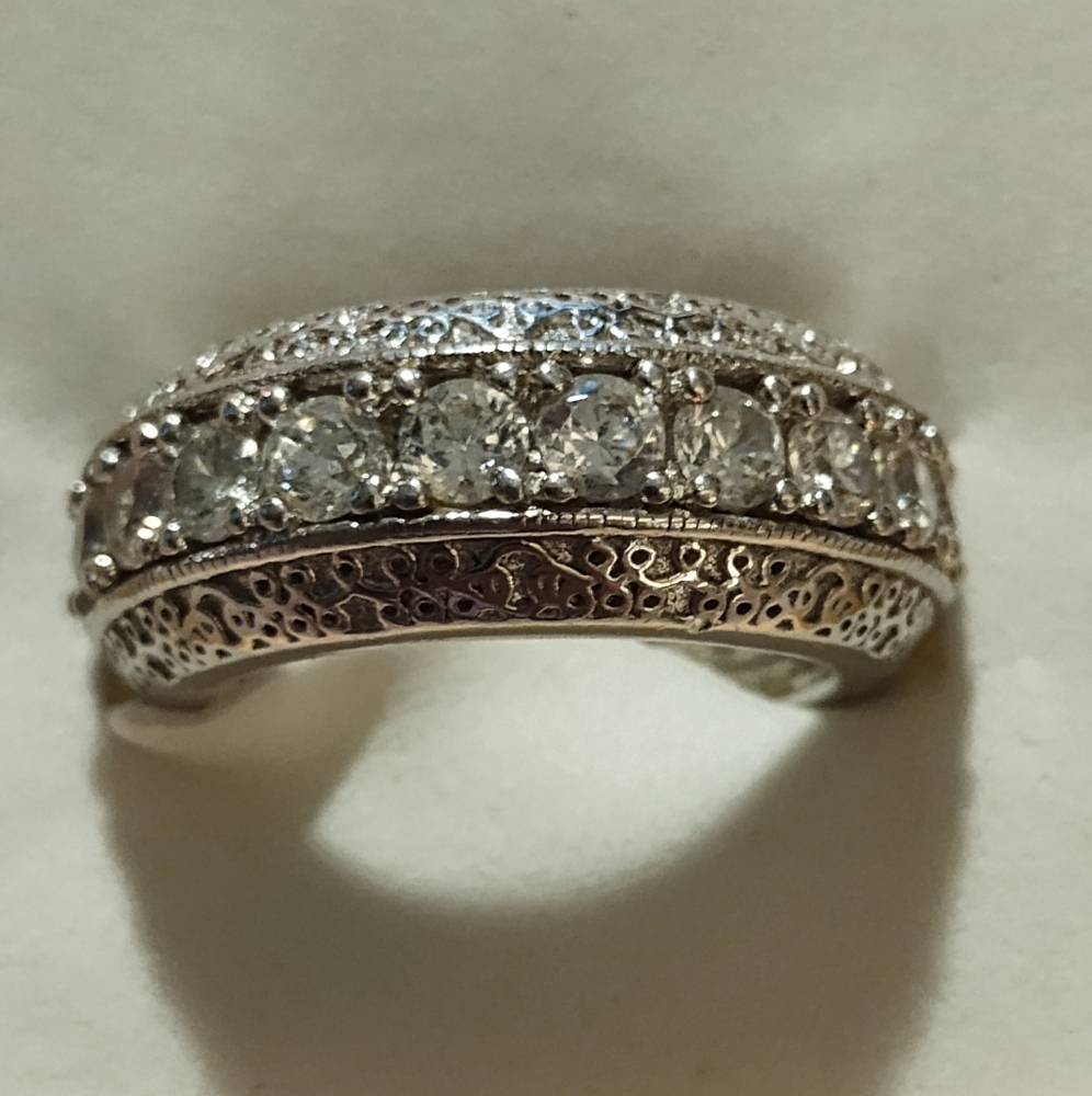 Elegant 925 Silver Band With CZ Stones
